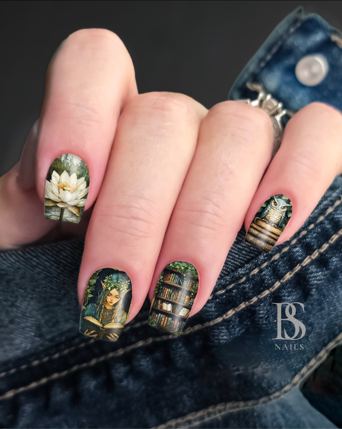 A FAIRYTALE 
LIBRARY